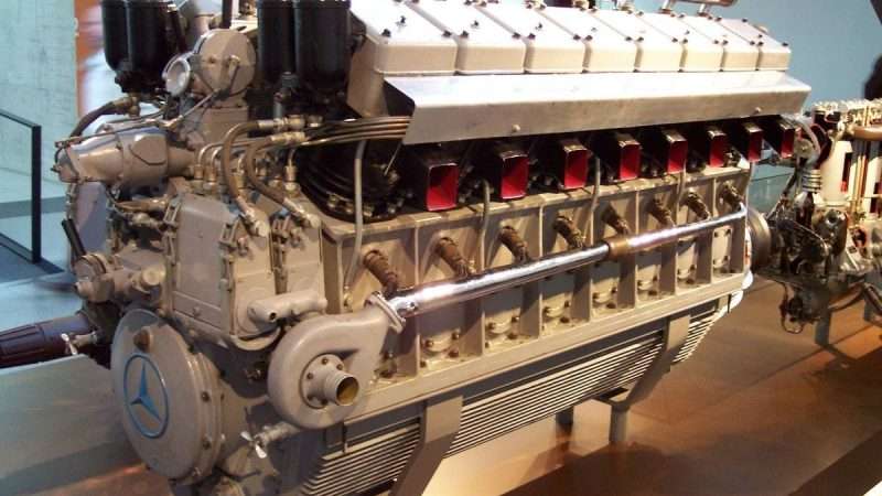 В автомобиле используют двигатель внутреннего сгорания