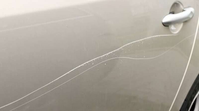 Заполнитель царапин на кузове автомобиля