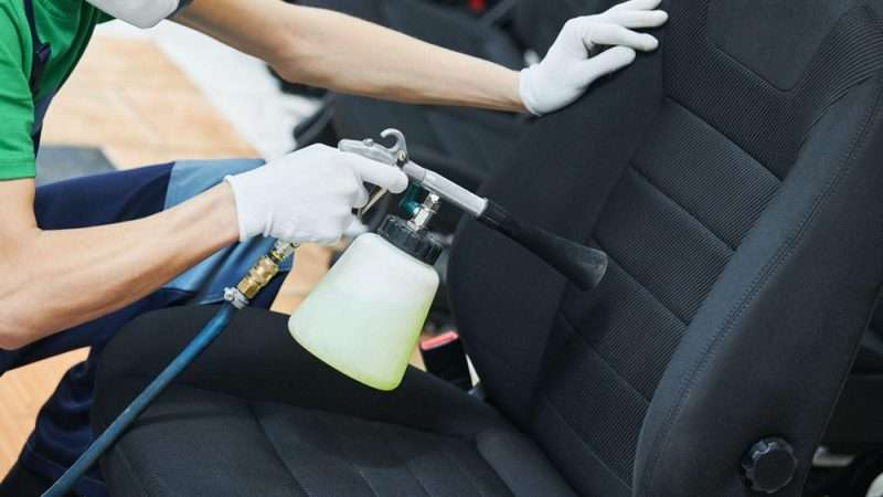 Как почистить салон автомобиля