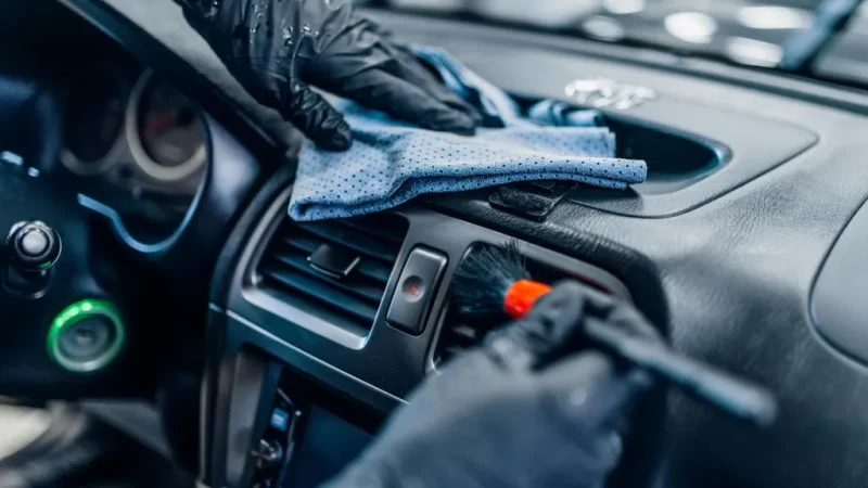 Как почистить салон автомобиля: полное руководство