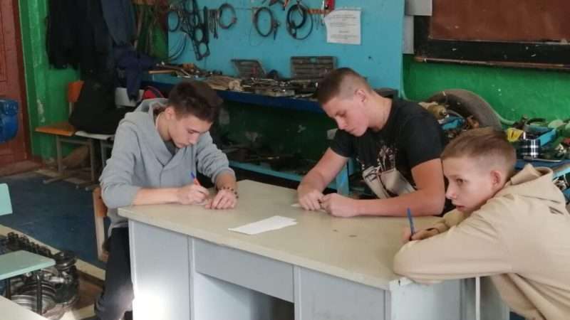 Преподаватель устройства и эксплуатации автомобилей