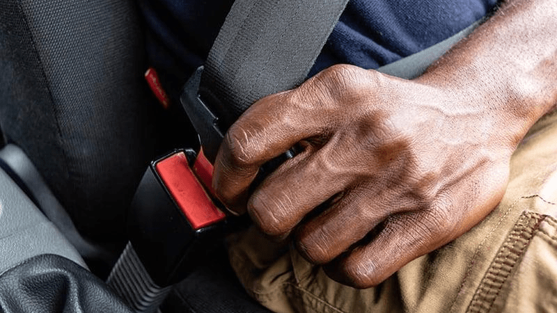 Управление автомобилем без ремня безопасности: риски и последствия